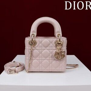 Classic DIOR Bag: A Stylish and Versatile Choice for Elegance